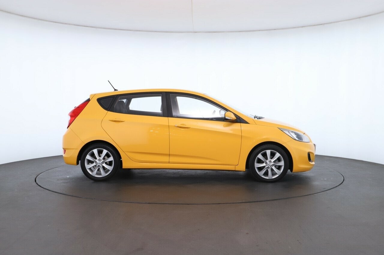 Hyundai Accent image 3