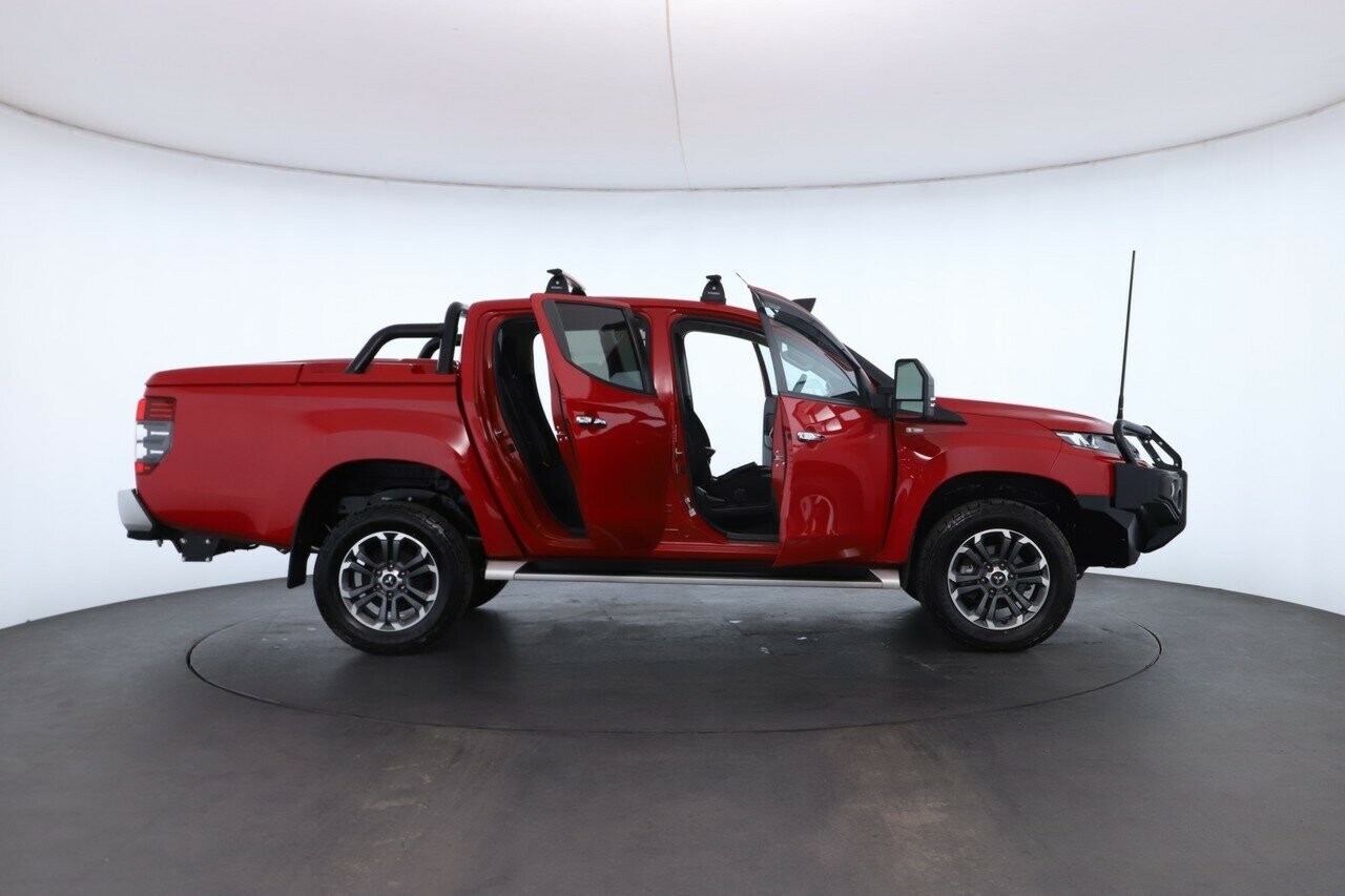 Mitsubishi Triton image 2