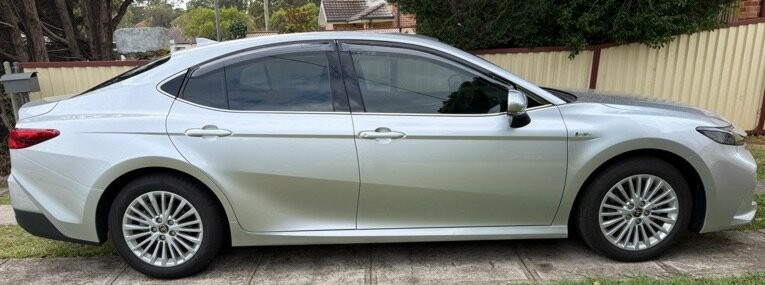 Toyota Camry image 2