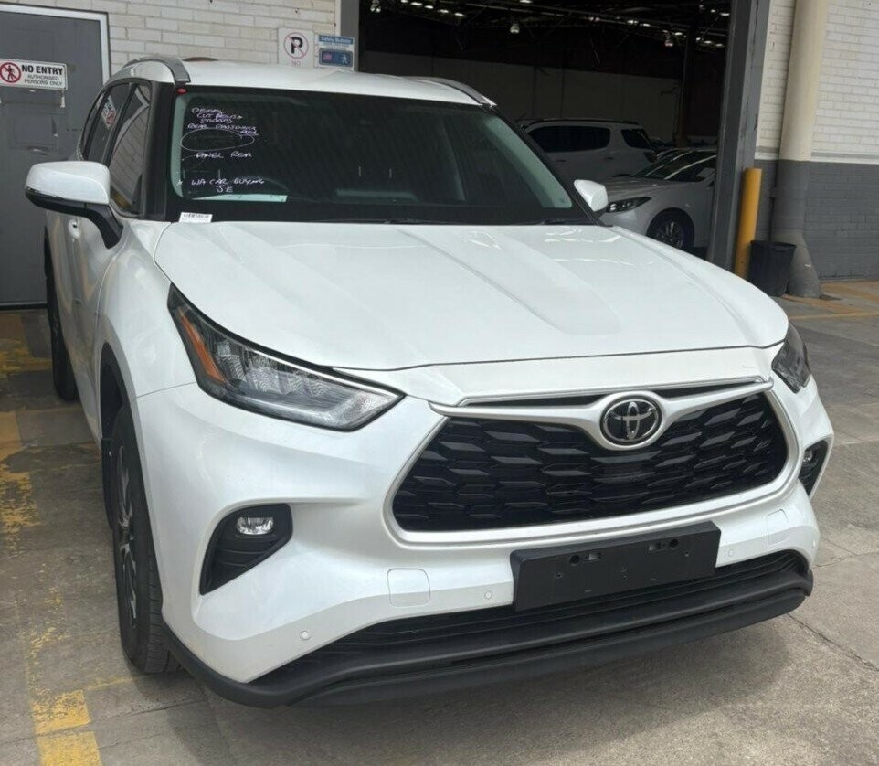 Toyota Kluger image 1