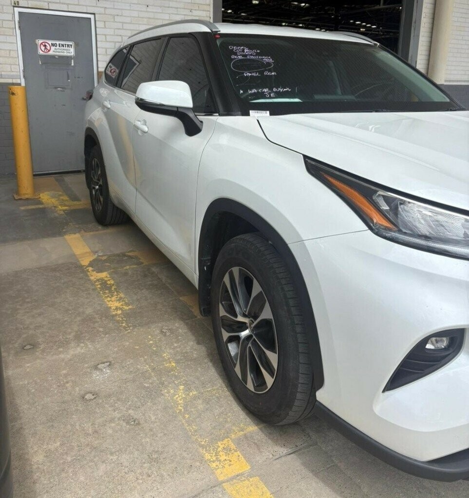 Toyota Kluger image 2