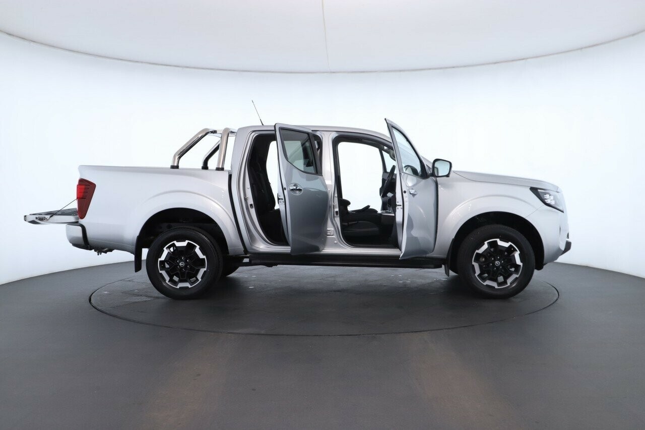 Nissan Navara image 2
