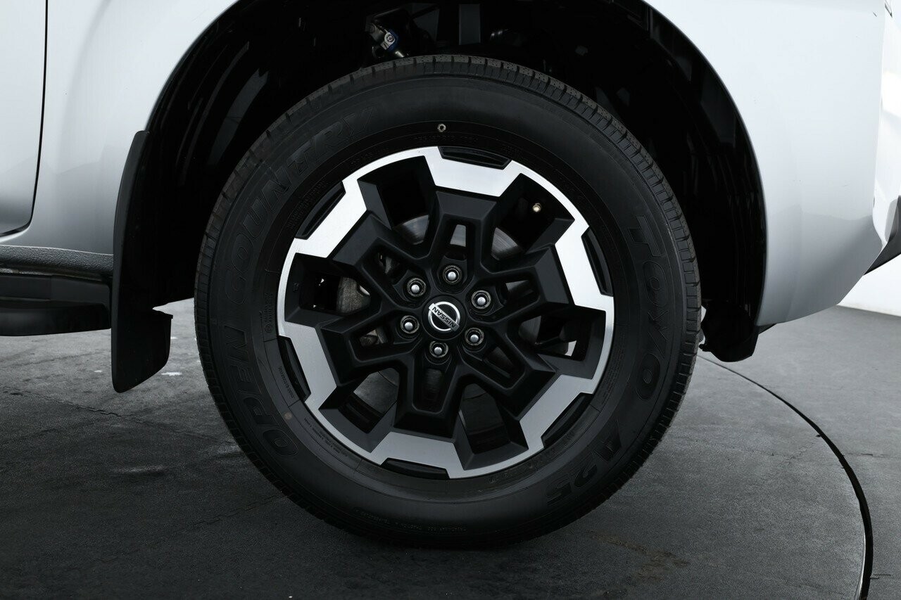 Nissan Navara image 4