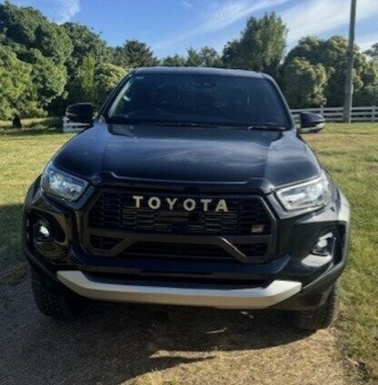 Toyota Hilux image 2