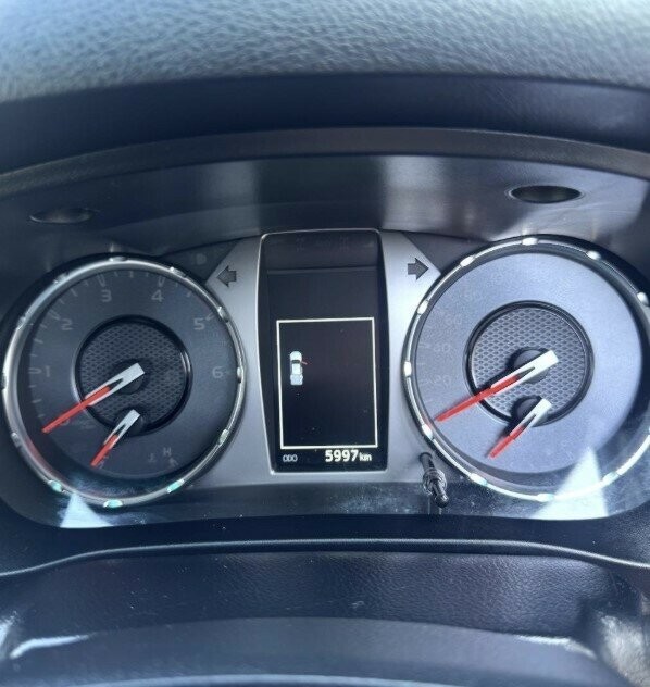 Toyota Hilux image 4