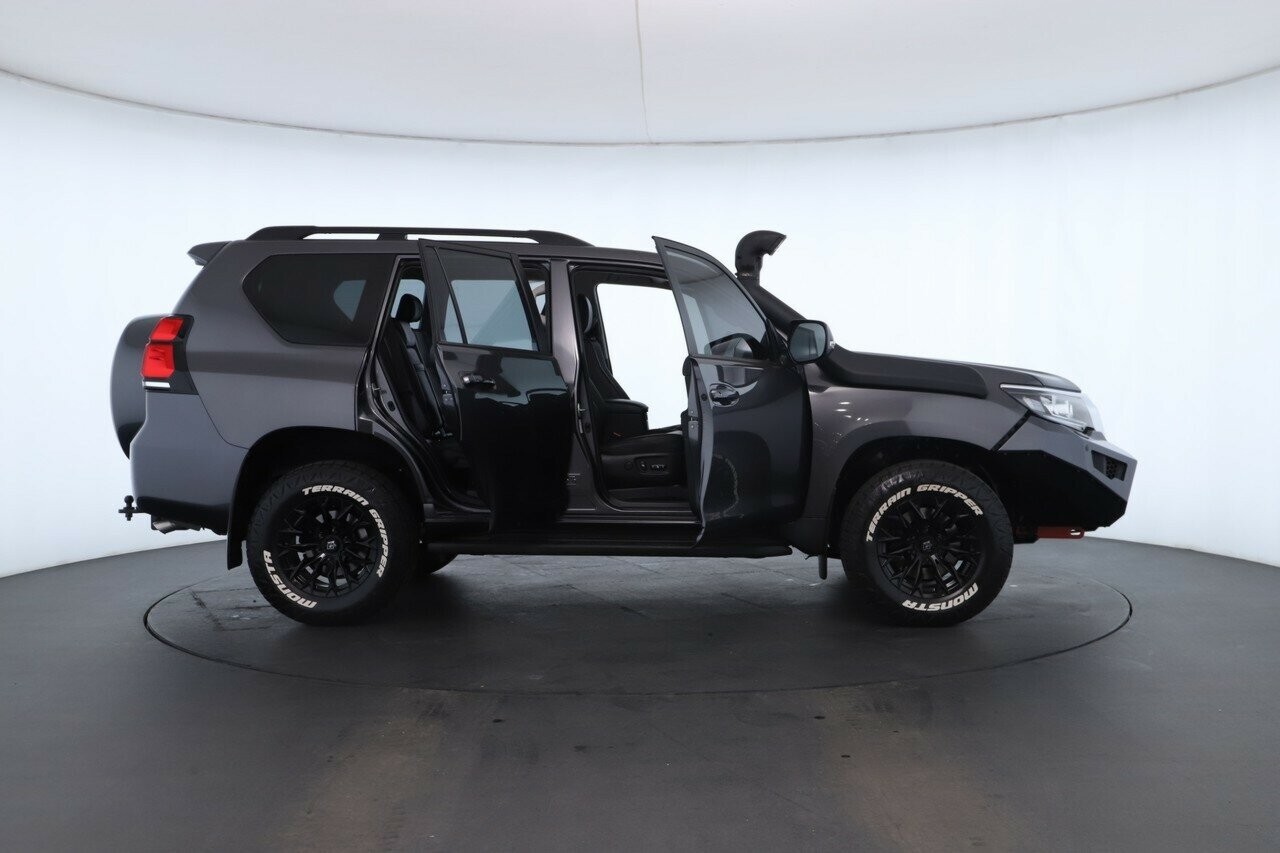 Toyota Landcruiser Prado image 2