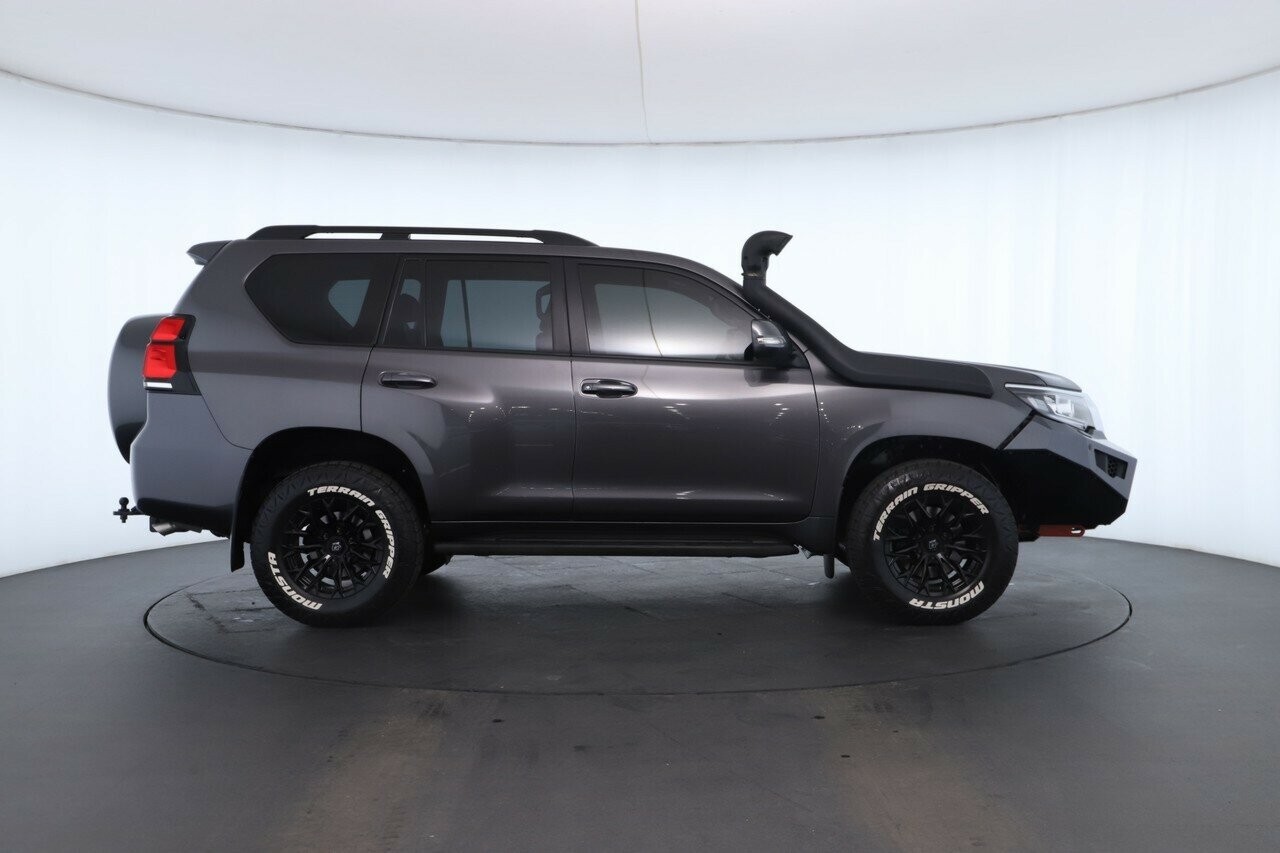 Toyota Landcruiser Prado image 3