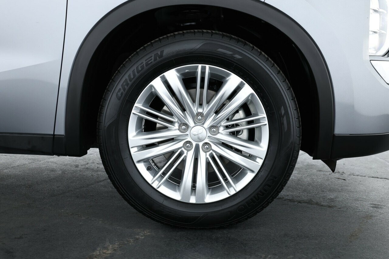 Mitsubishi Outlander image 4