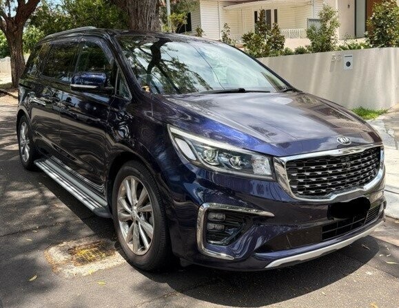 Kia Carnival image 1