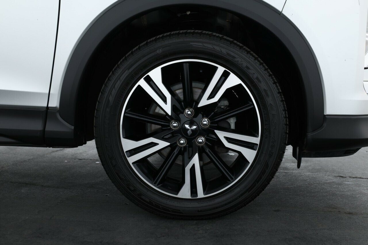 Mitsubishi Eclipse Cross image 4