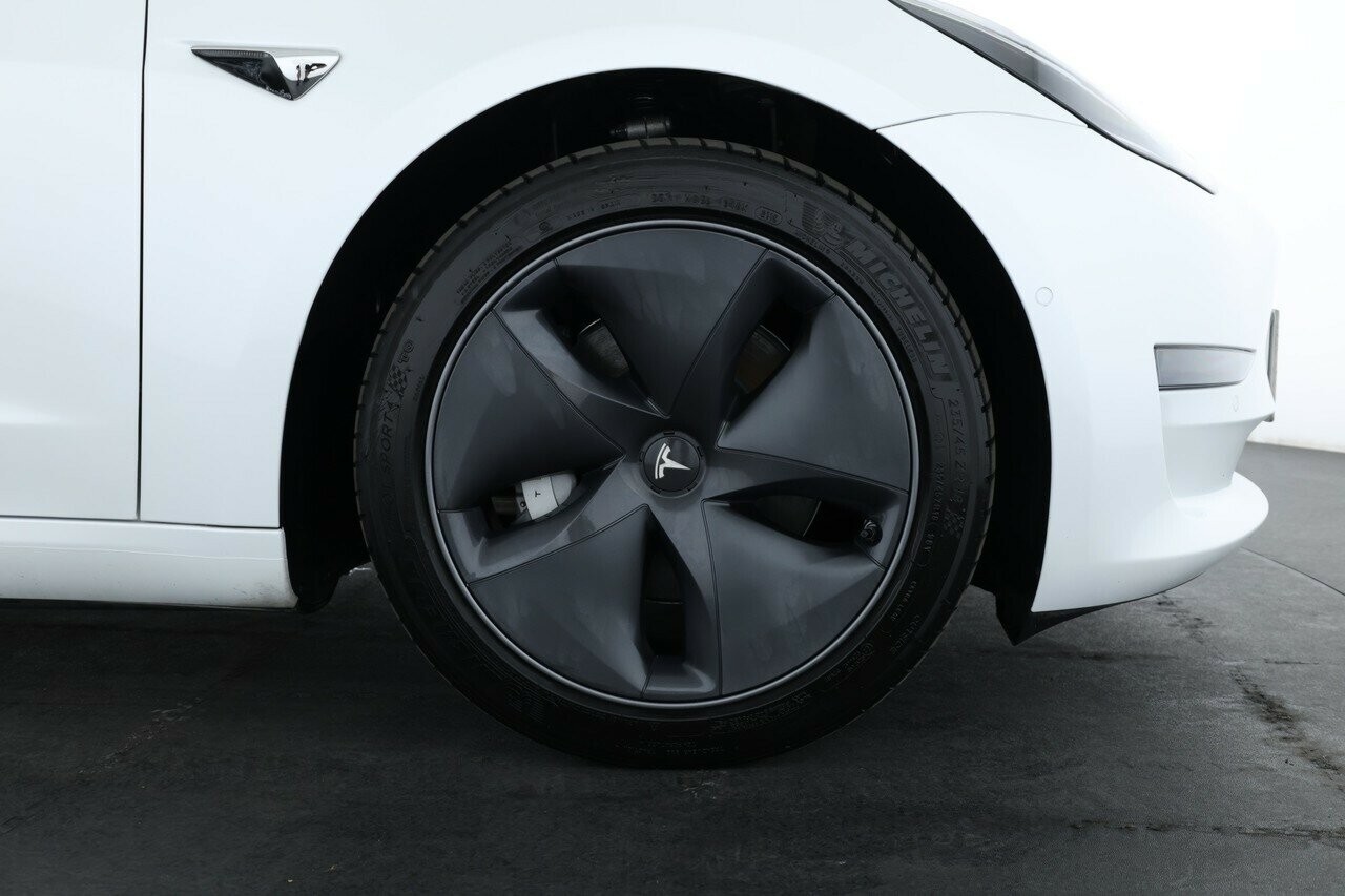 Tesla Model 3 image 4