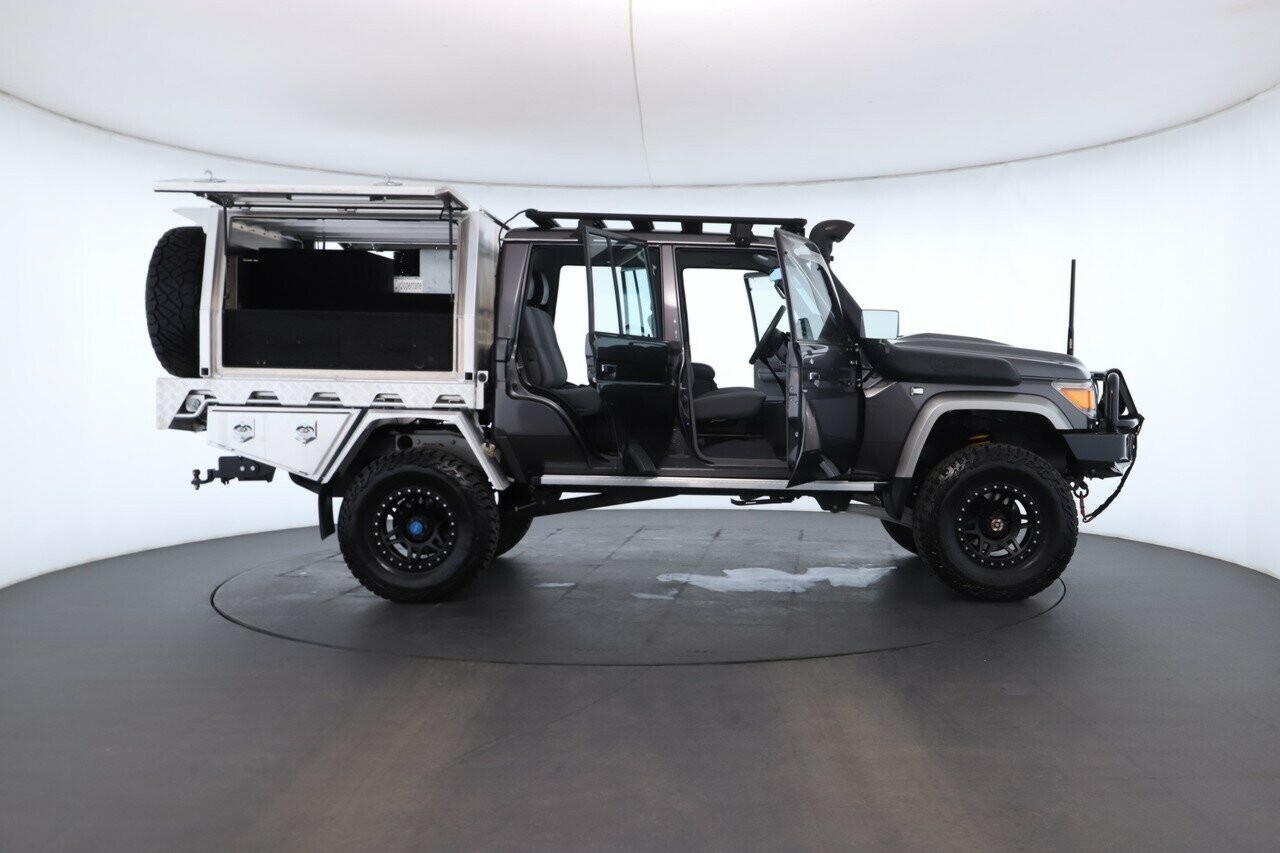 Toyota Landcruiser image 2