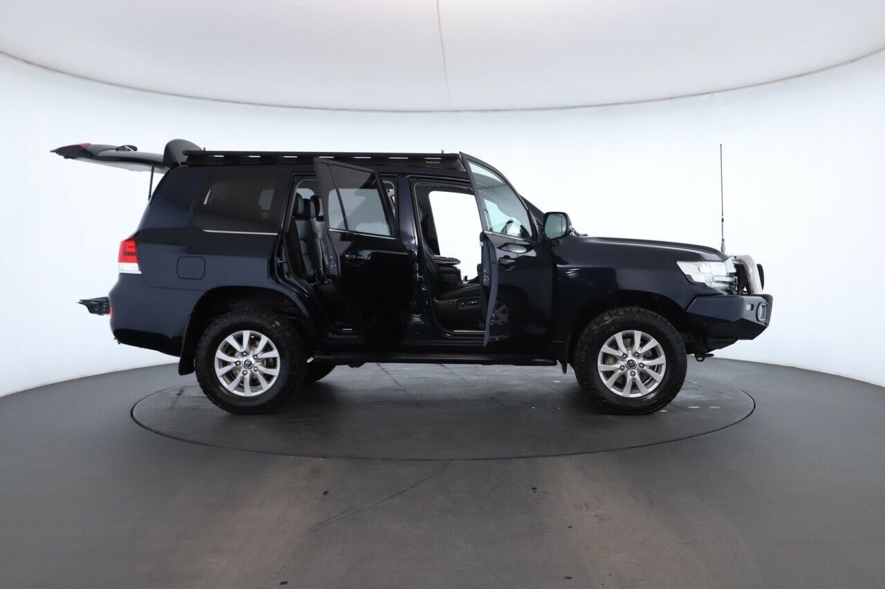 Toyota Landcruiser image 2