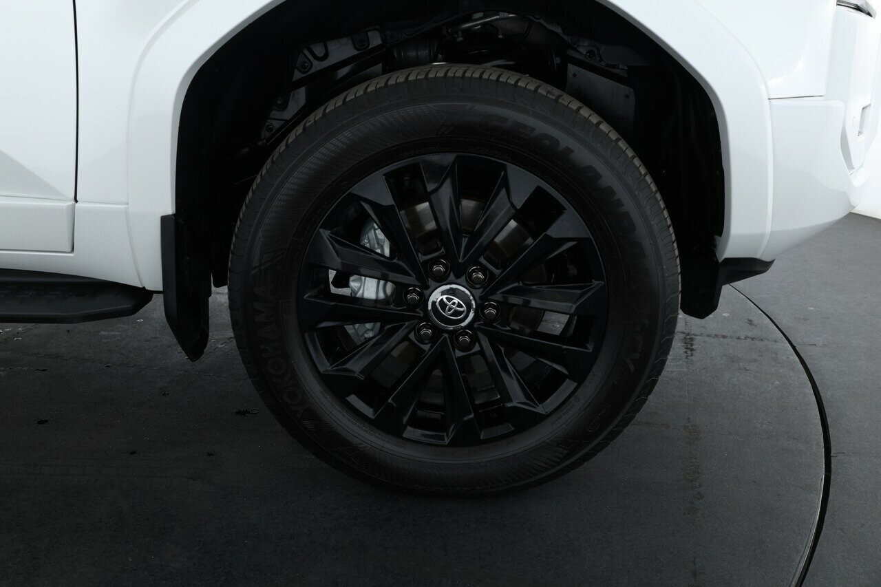 Toyota Landcruiser Prado image 4