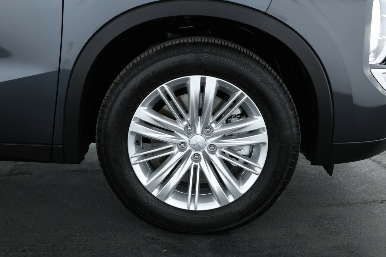 Mitsubishi Outlander image 4