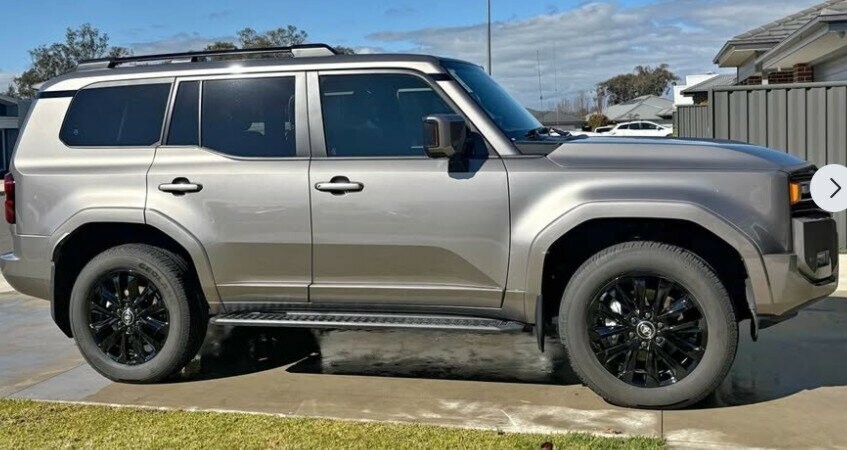 Toyota Landcruiser Prado image 2