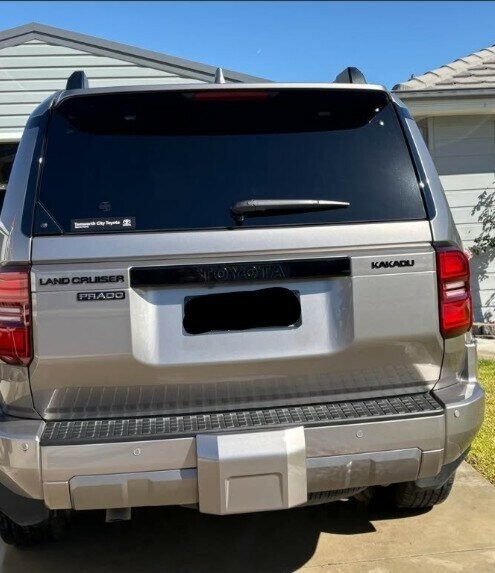 Toyota Landcruiser Prado image 4