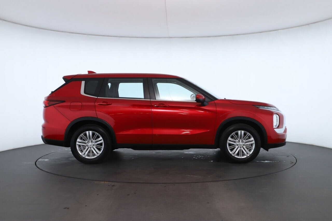 Mitsubishi Outlander image 3