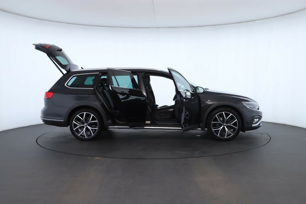 Volkswagen Passat image 2