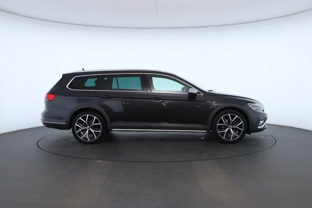 Volkswagen Passat image 3