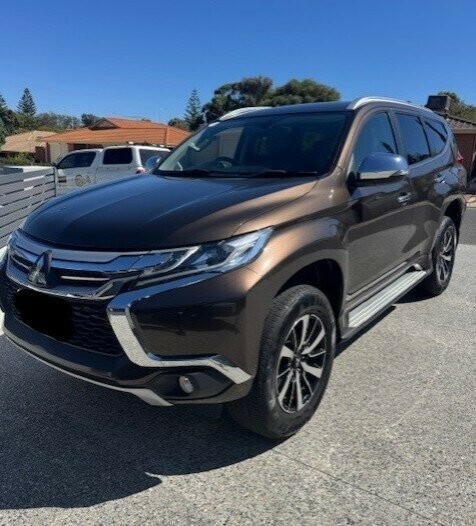 Mitsubishi Pajero Sport image 1