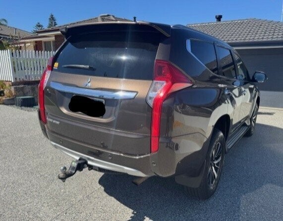 Mitsubishi Pajero Sport image 3