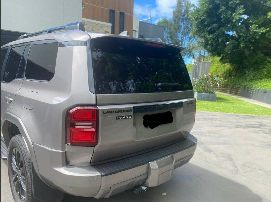 Toyota Landcruiser Prado image 4