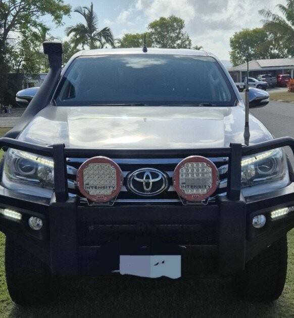 Toyota Hilux image 2