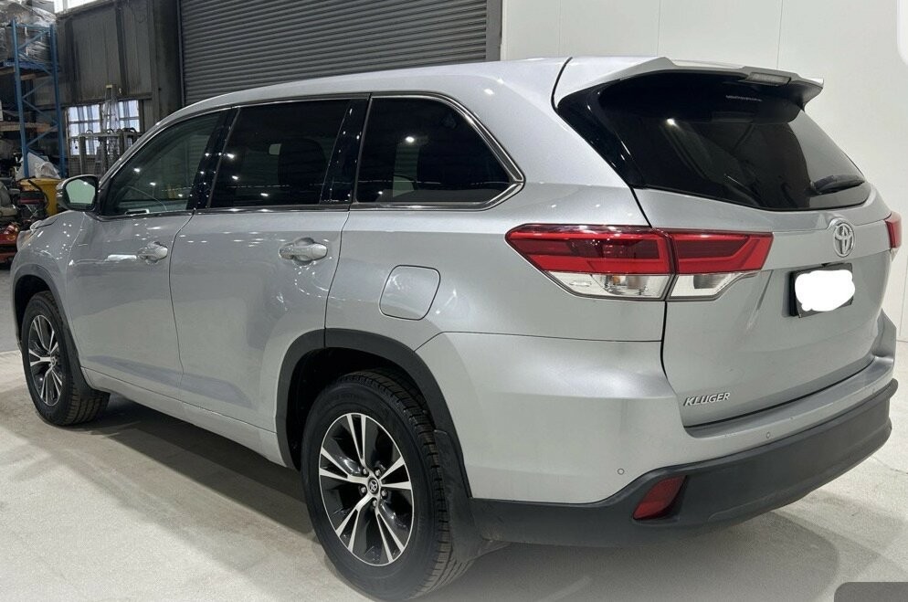 Toyota Kluger image 2