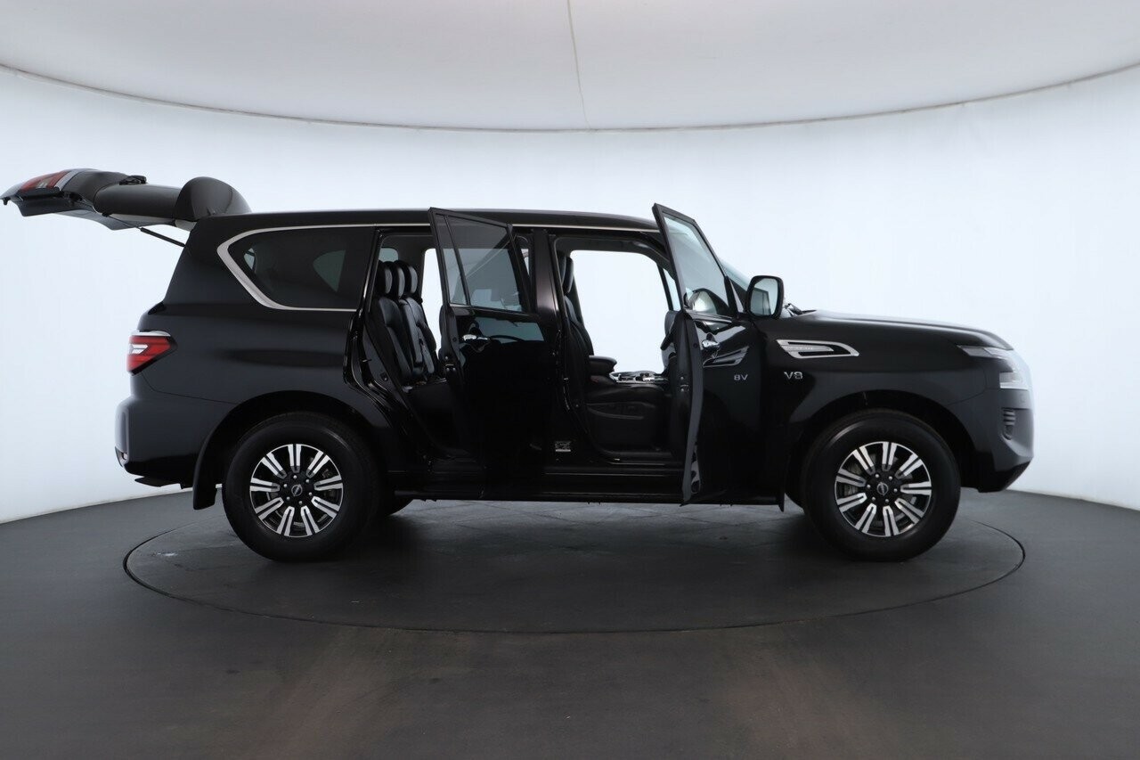 Nissan Patrol image 2