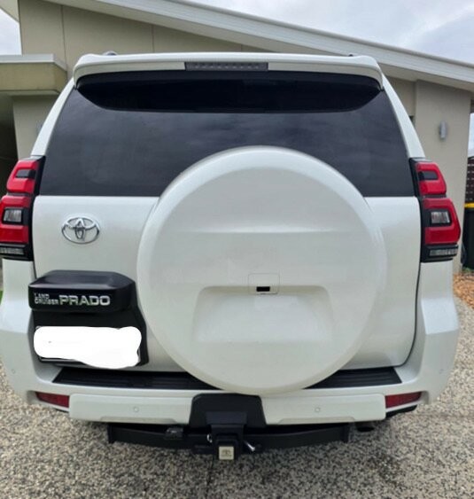 Toyota Landcruiser Prado image 2