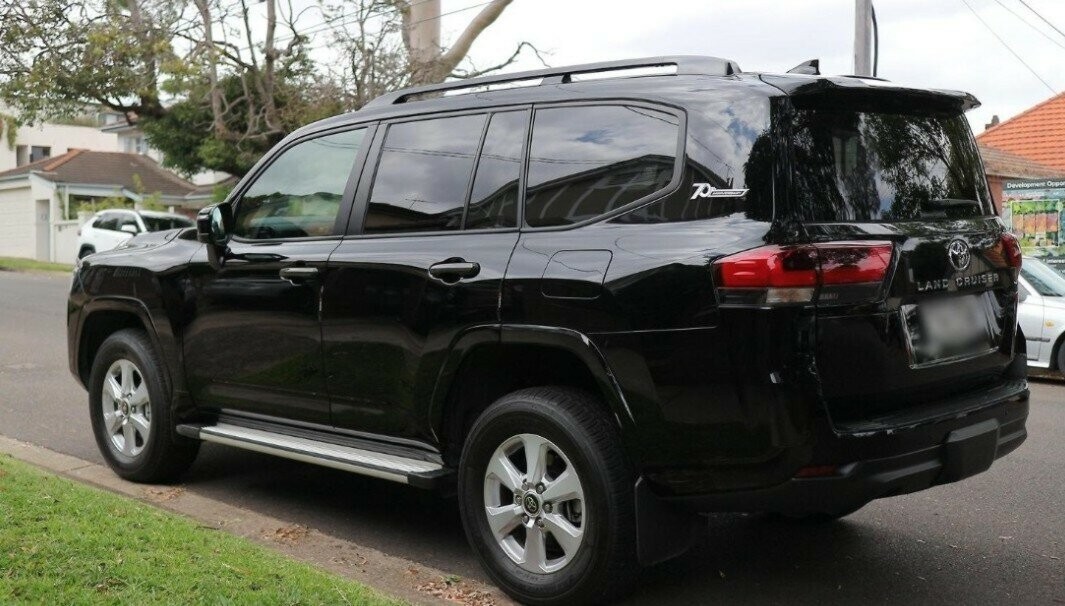 Toyota Landcruiser image 2