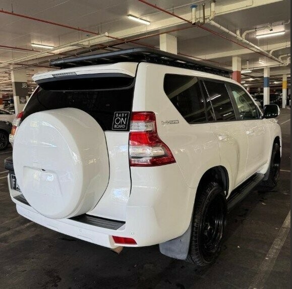 Toyota Landcruiser Prado image 3