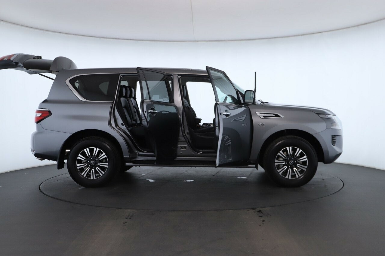 Nissan Patrol image 2