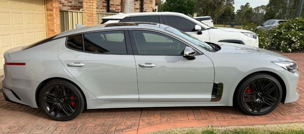 Kia Stinger image 2