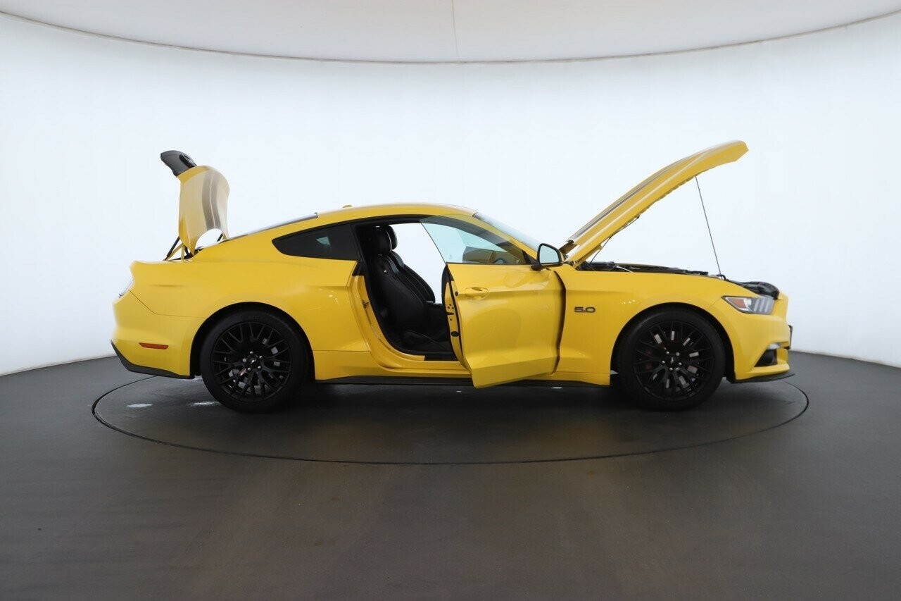 Ford Mustang image 2