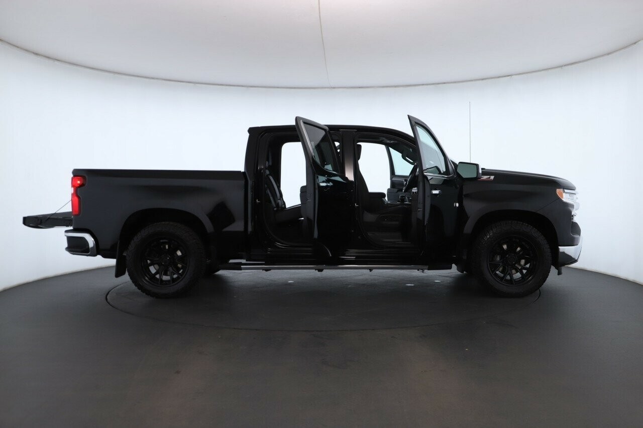 Chevrolet Silverado image 2