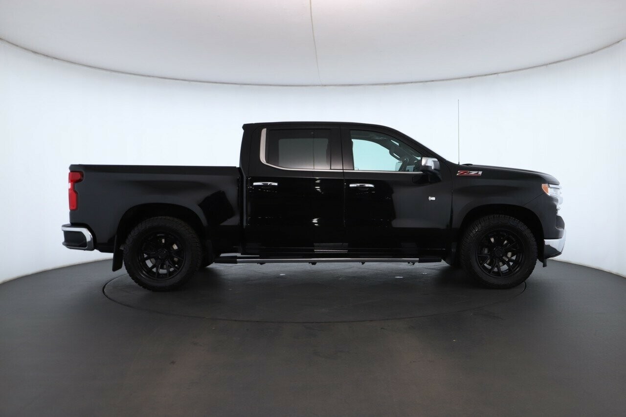 Chevrolet Silverado image 3