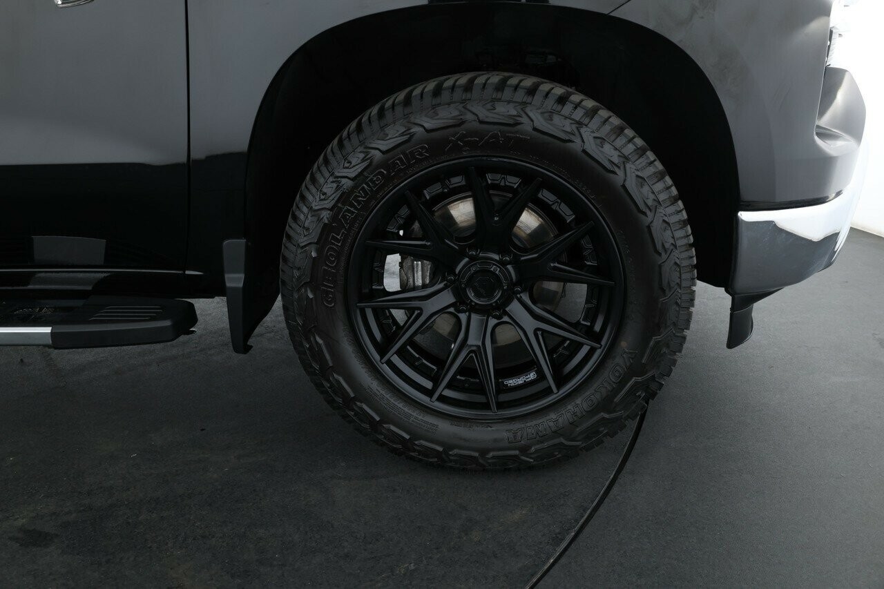Chevrolet Silverado image 4