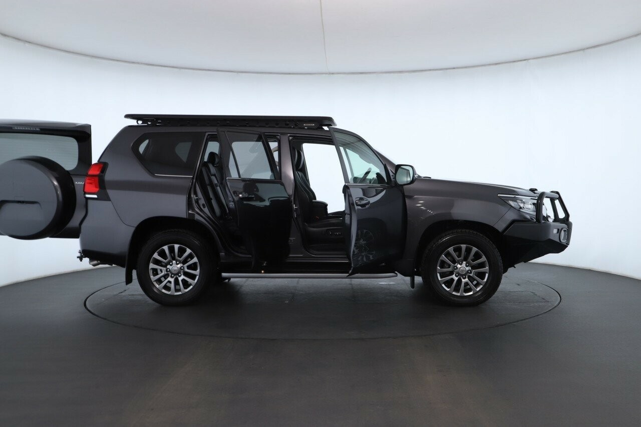 Toyota Landcruiser Prado image 2