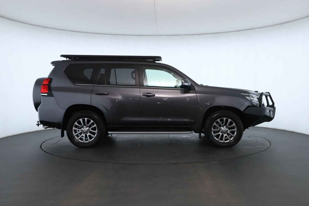 Toyota Landcruiser Prado image 3