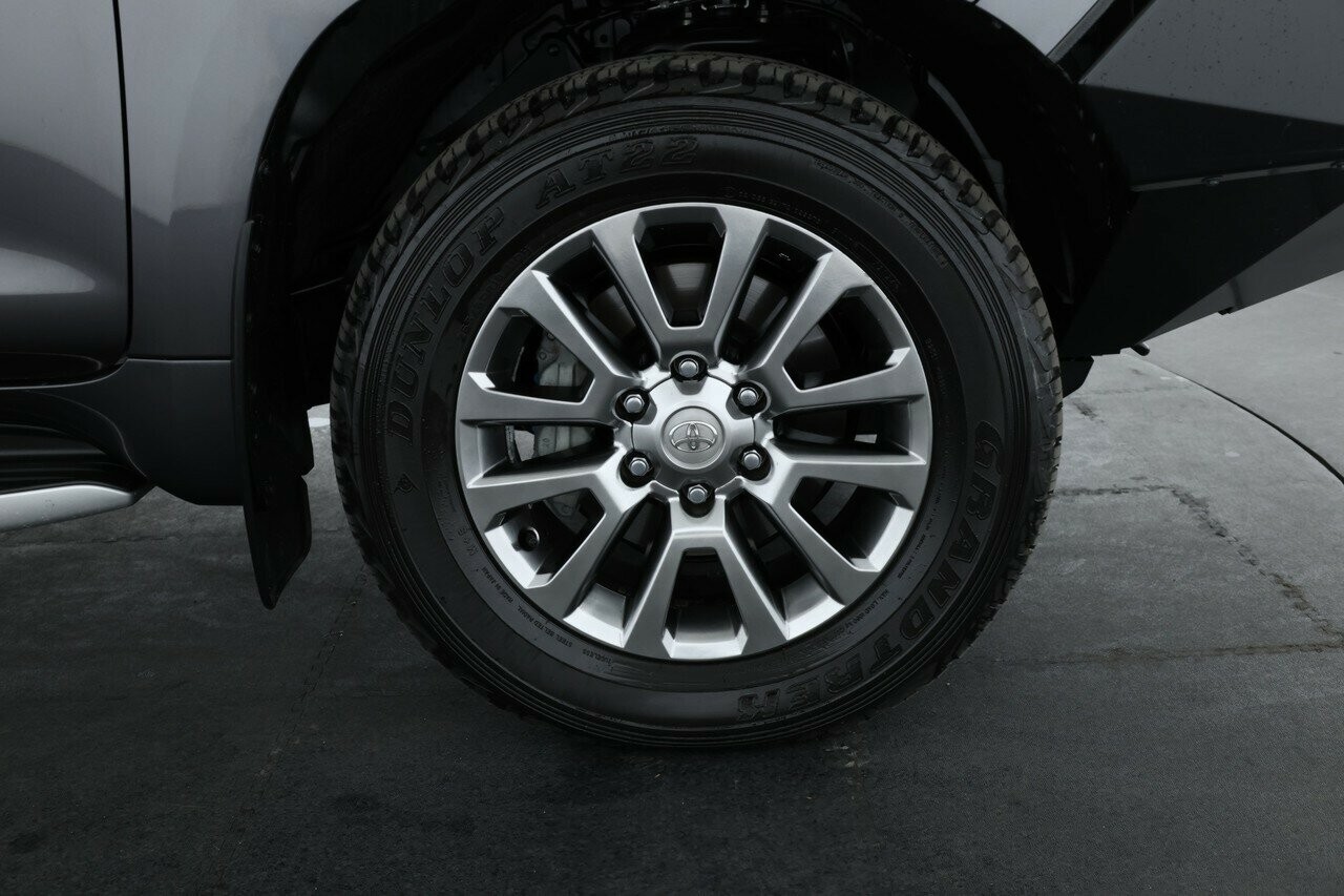 Toyota Landcruiser Prado image 4