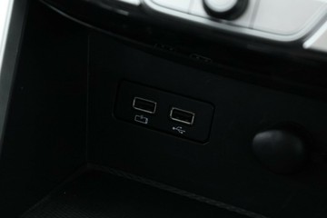 https://vehicle-cdn.autoleague.cloud/30675_61037254_29.jpg