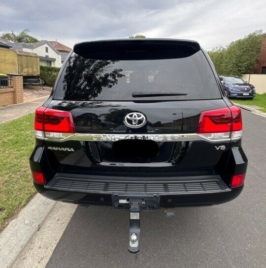 Toyota Landcruiser image 2