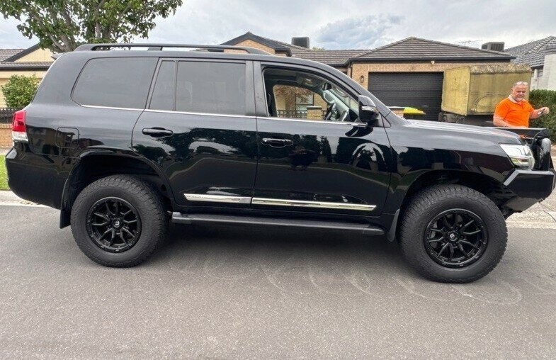 Toyota Landcruiser image 3