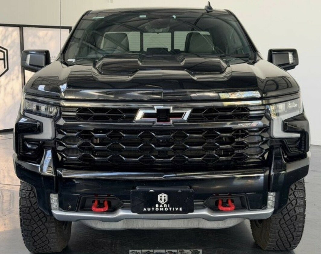 Chevrolet Silverado image 2