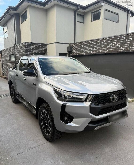 Toyota Hilux image 2