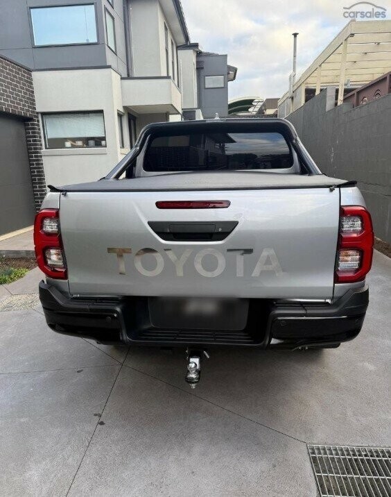 Toyota Hilux image 4