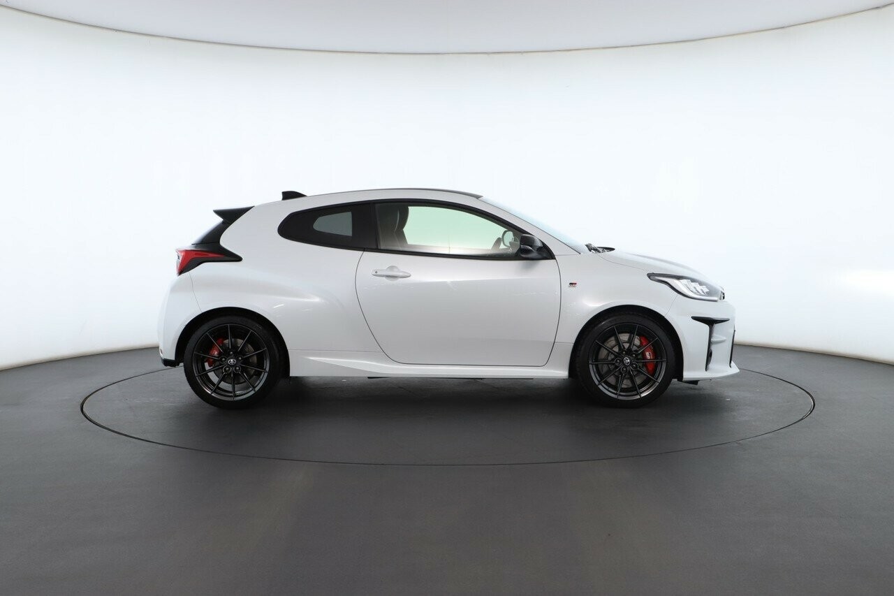 Toyota Yaris image 2