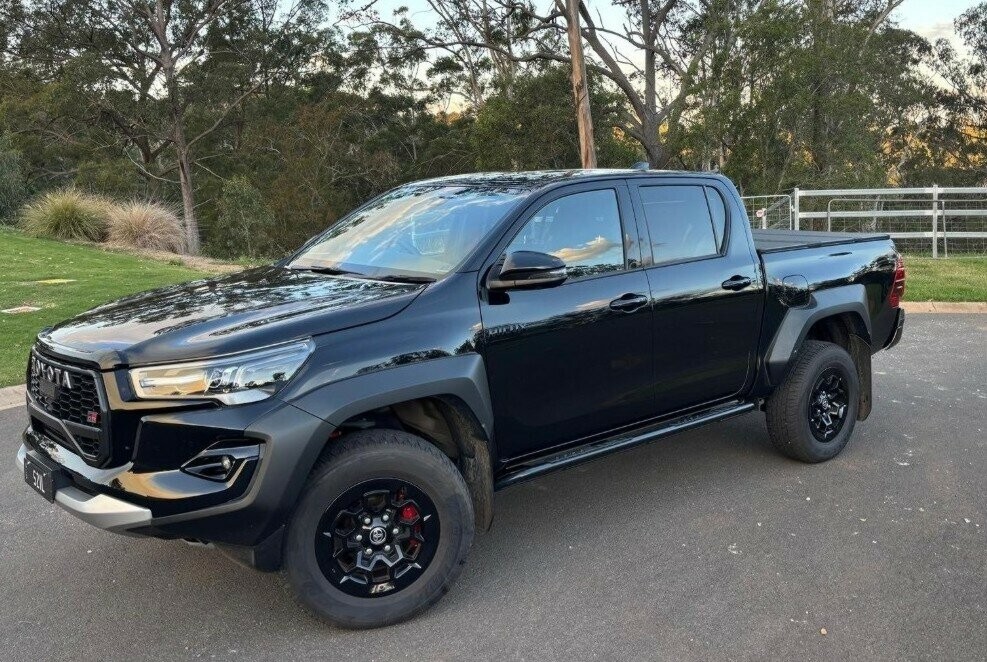 Toyota Hilux image 2